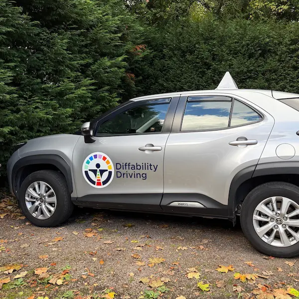 krys-car-diffability-driving